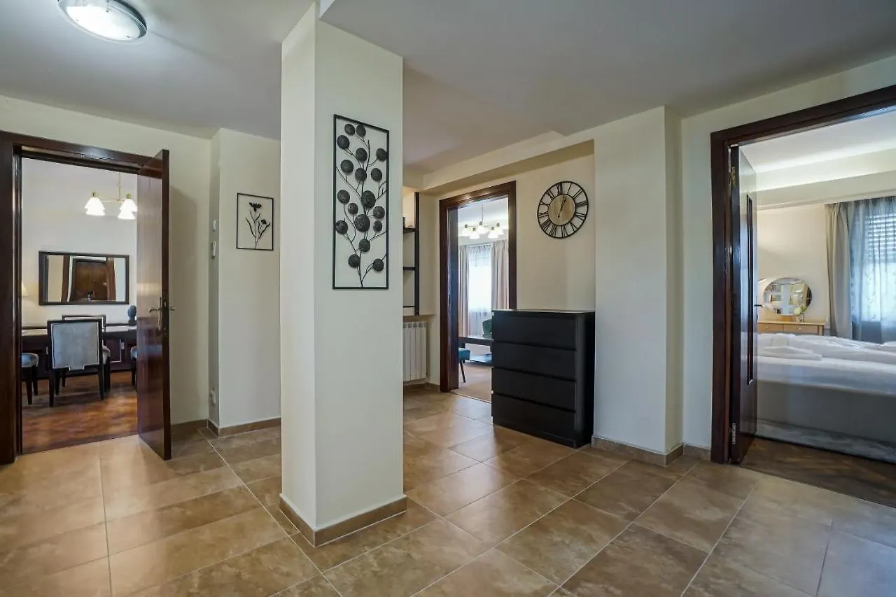 Lovely - 3 Bdr. Serviced Apartment In Old Town Bucureşti