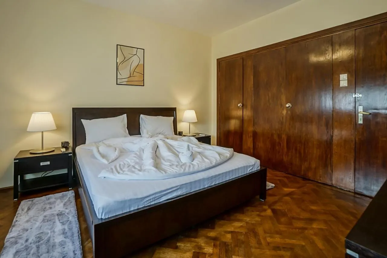 Lovely - 3 Bdr. Serviced Apartment In Old Town Bucureşti România