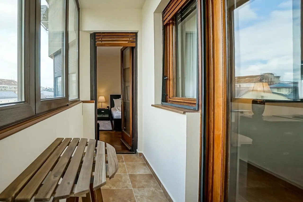 Lovely - 3 Bdr. Serviced Apartment In Old Town Bucureşti 0*,