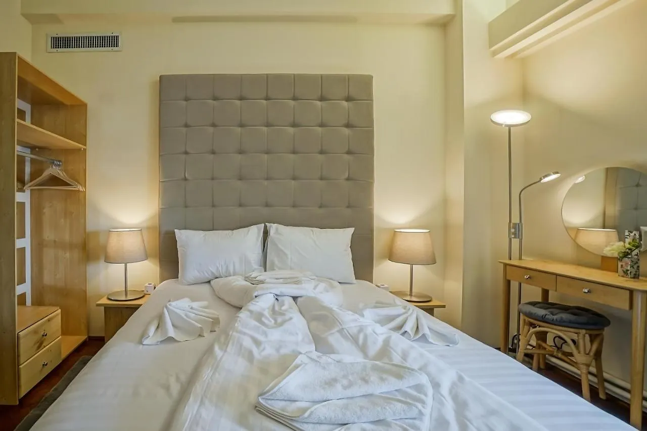Lovely - 3 Bdr. Serviced Apartment In Old Town Bucureşti