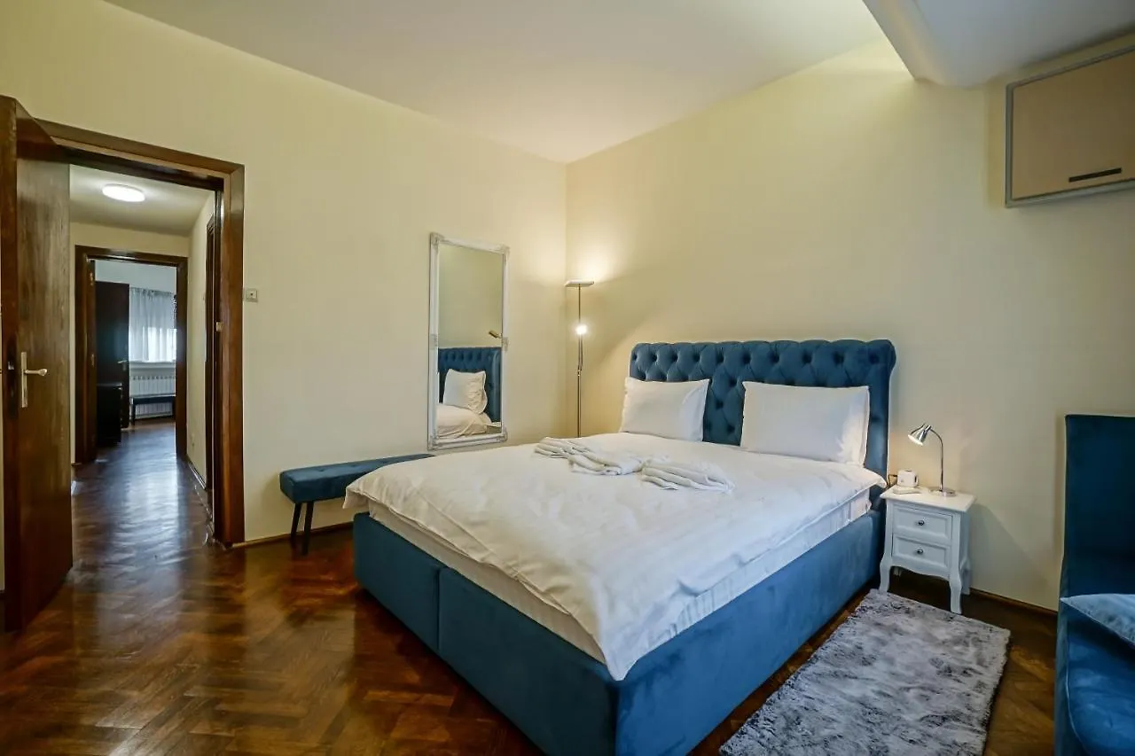 Lovely - 3 Bdr. Serviced Apartment In Old Town Bucureşti