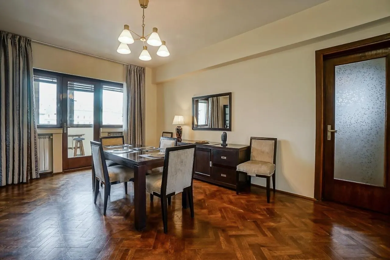 Lovely - 3 Bdr. Serviced Apartment In Old Town Bucureşti