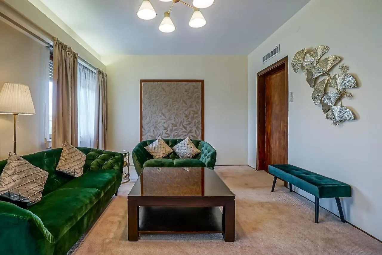 Lovely - 3 Bdr. Serviced Apartment In Old Town Bucureşti 0*,  România