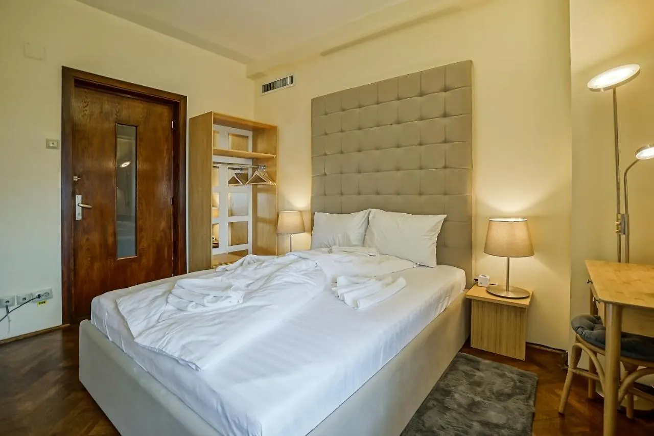 Lovely - 3 Bdr. Serviced Apartment In Old Town Bucureşti