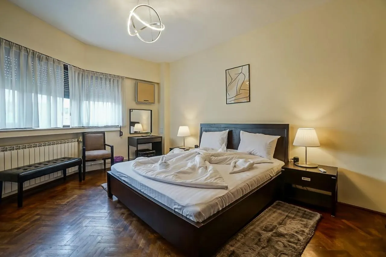 Lovely - 3 Bdr. Serviced Apartment In Old Town Bucureşti