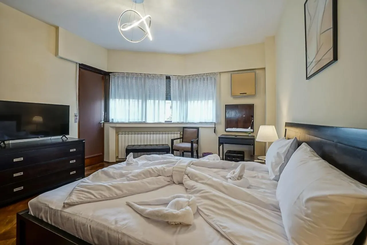 Lovely - 3 Bdr. Serviced Apartment In Old Town Bucureşti